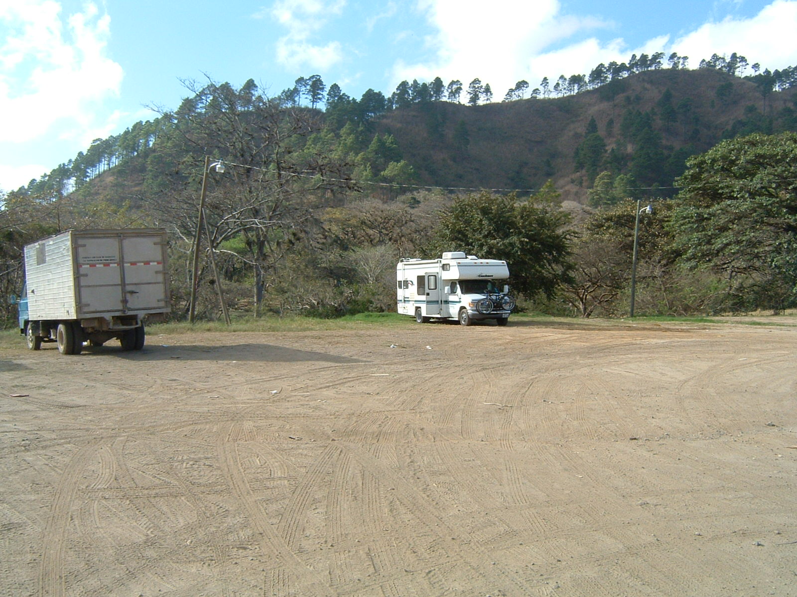 Spacious
                  parking at the Shell Gas Station on the western edge
                  of Danli, Honduras